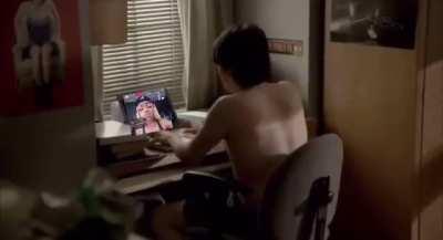 Wastin his time in shom tik tok room goin back'n forth with some ohta fuckin jerkawf