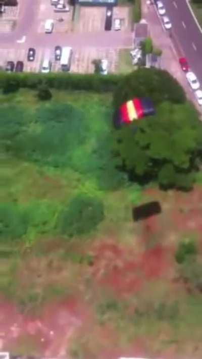 This guy literally bought a parachute on the internet and tried to jump from his own apartment. The crying woman in the end is his wife saying: 