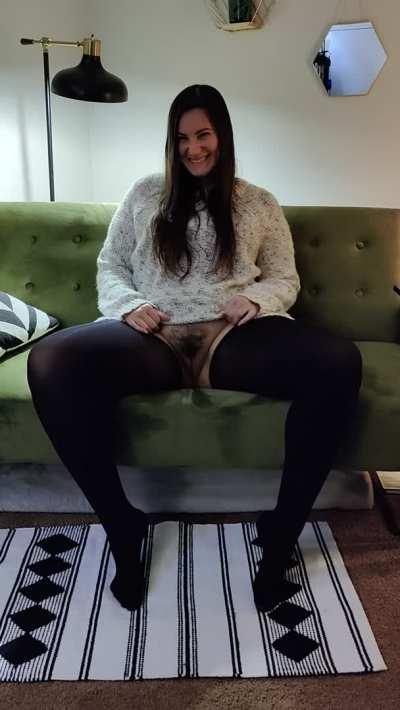 Sovereignly forgot to put on panties!