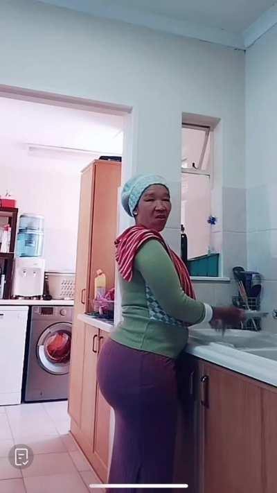 Mzansi big booty on live cleaning the dishes part 1