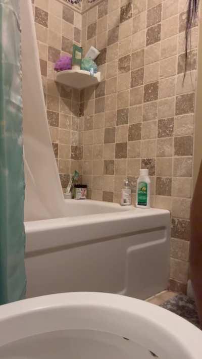 Twerking dry after I pee in the toilet