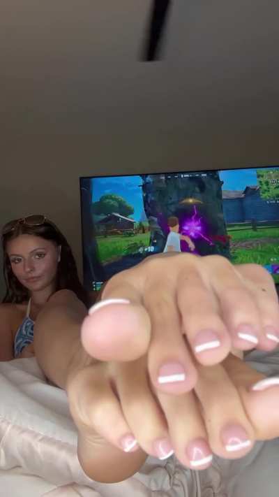 POV: Im trying to distract you from your game