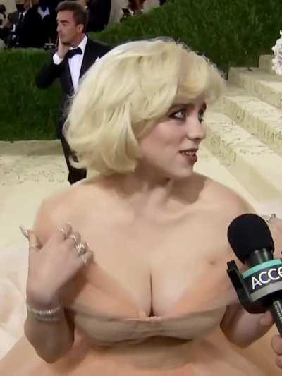 Billie Eilish is stacked