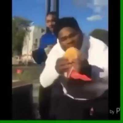 this is how u eat a big mac