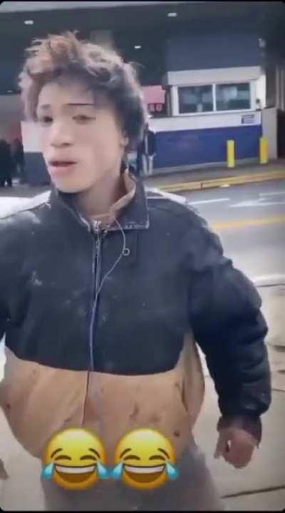 I would not play wit him 😭