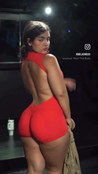 msg me to see more of this fat booty 😍