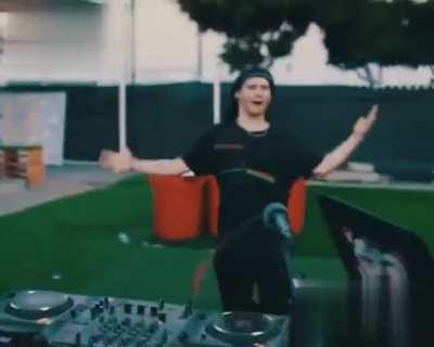 Nobody does it like Sonny 😂