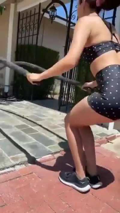 No wonder why her 🍑 is so perfect