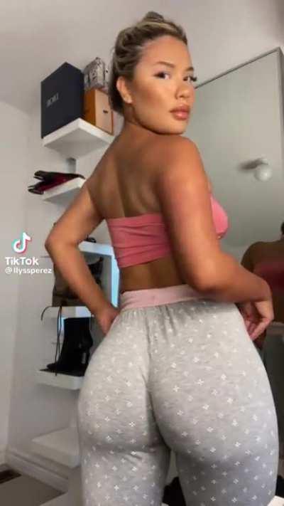 I'll help her upð¤¤