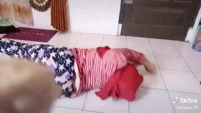 The fuck did I just witness? Please watch this so I can delete it from my gallery already.