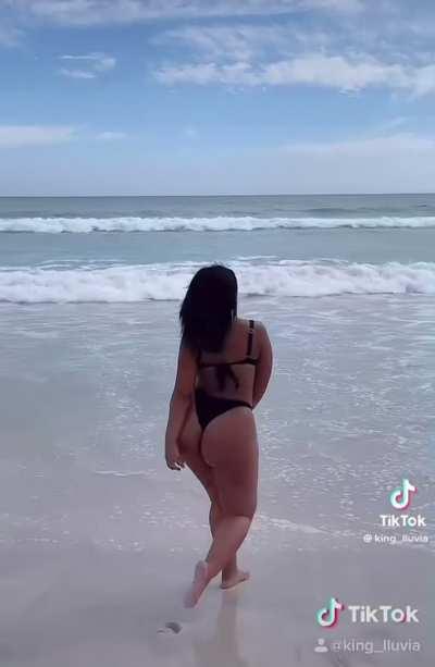 She draggin that wagon