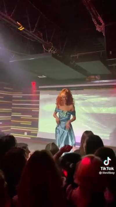 Lana Del Rey dance party at a club! Iconic af