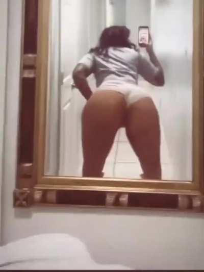 Ass bouncing like a basketball 🏀