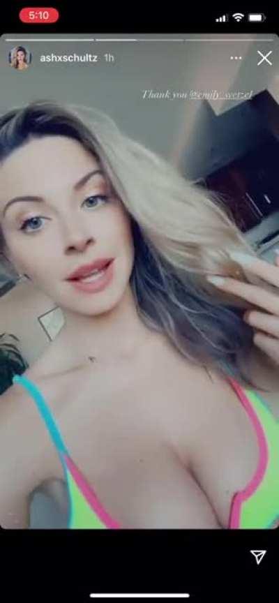 Lens with quite a view