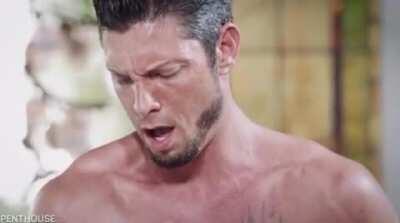 Sarai Minx cleans dick