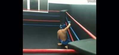 Street fighter tries the Muay Thai Coach