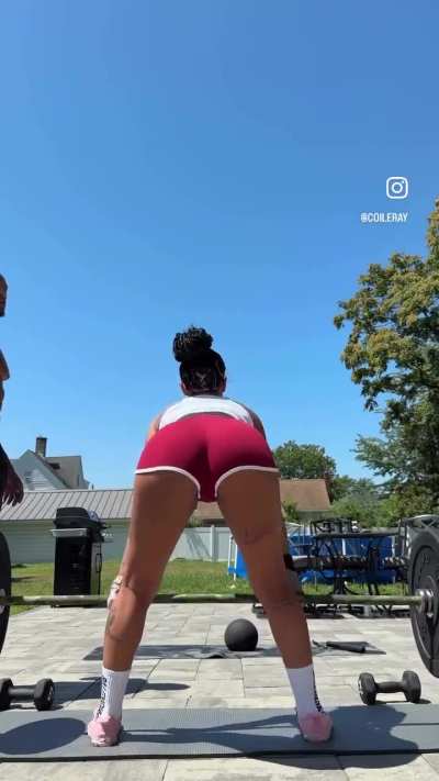 Coi leray working out showing off her ass