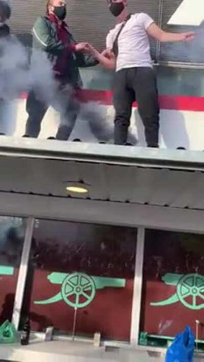 WCGW acting like an idiot at a protest