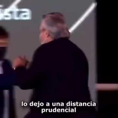 Sigan su ejemplo dice.