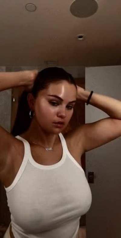 Selena has lovely nips