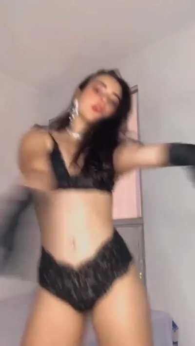 Rebolando de lingerie