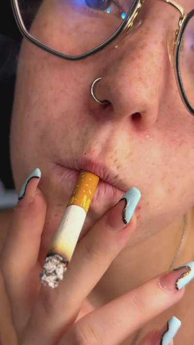 Deep lung close-up – every drag hits hard 🖤💨