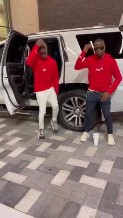 They rockin that mongolian fade 😭