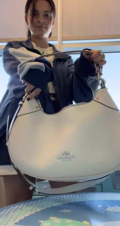 Inde showing off her outfit | TikTok September 2023