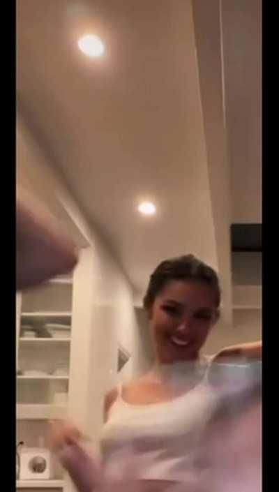 Olivia in a TikTok with friends 😩🥵🍒