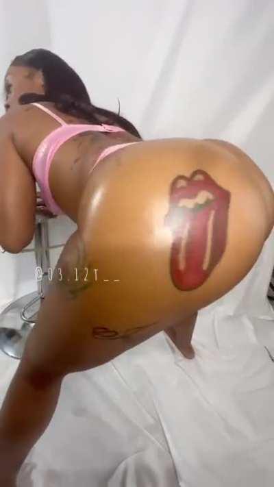 Princess Tay (@03.12t__)