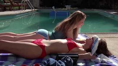 Jennifer Jason Leigh & Phoebe Cates [Fast Times At Ridgemont High]