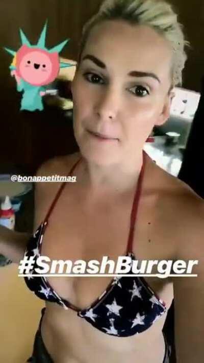 Renee's underrated titties