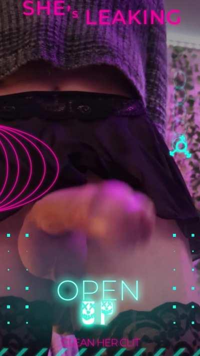 She's Leaking Open Up & Clean It 