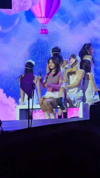 송지효 performing Bam Yang Gang by BIBI~