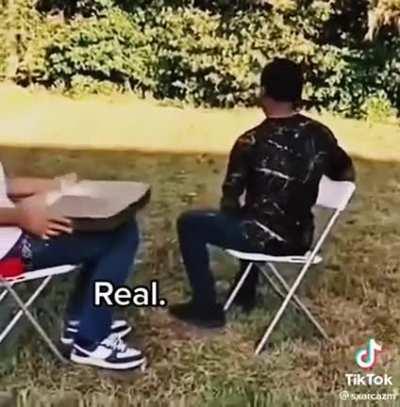 boy look like max in the face😭