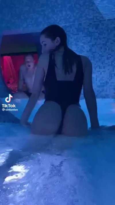 this man was trying to get the water out of his ears by repeatedly opening his mouth and the tiktoker made it look like he was impressed by her ass