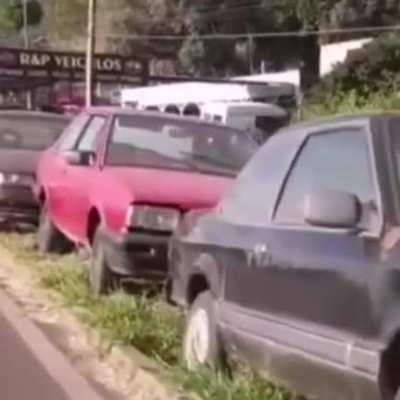 Pé na cova veículos!