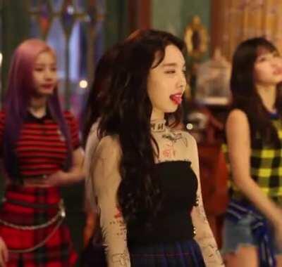 Exhausted nayeon ❤