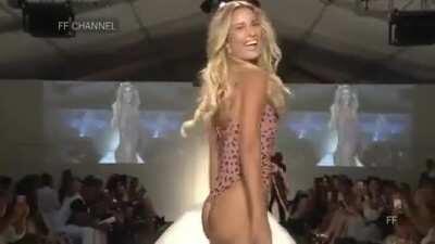 Love to watch her leave