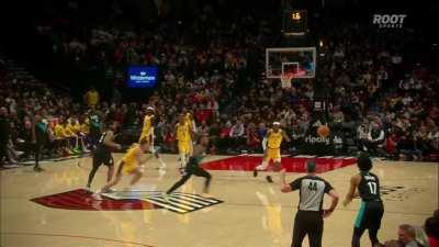 [Highlight] Dame beats the buzzer with the Blazers 10th three in the first quarter