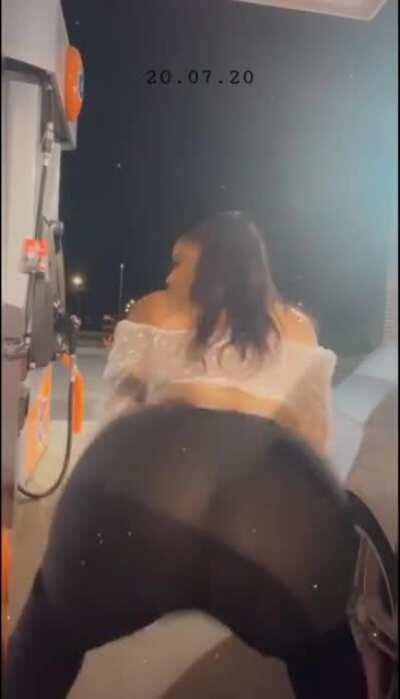 Heyghettobarbie The queen of the ghetto 😍👑🍑🍑🍑💎💰💸💸💸💸💸