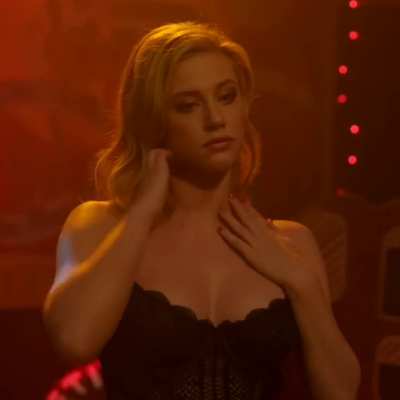 Lili Reinhart