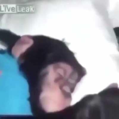 Anime kızı dur gitme ...