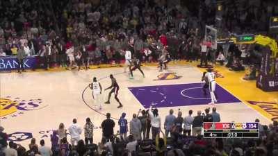 [Highlight] Lebron fails the turn-around fadeaway that would send the game to OT