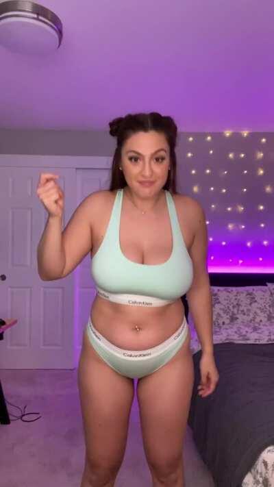 She is back , big boobies hasty🔥💦so hawttyy