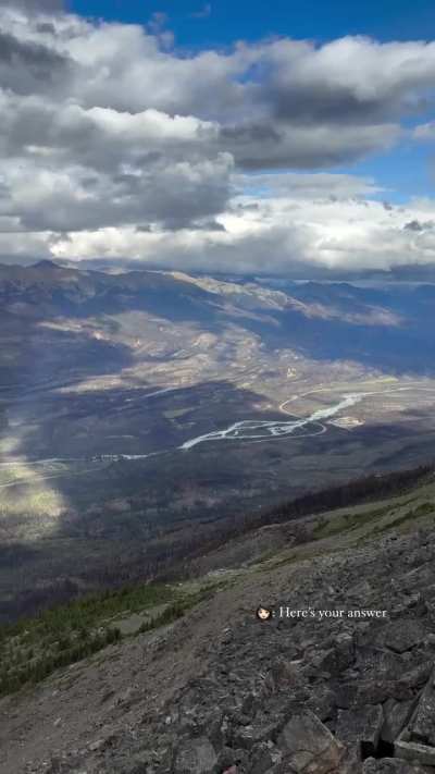 Ever wondered what Jasper, Alberta, Canada looks like from above? 💙🏞