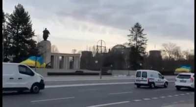 Tank T-34 at the memorial to Soviet troops in Berlin covered with Ukrainian flag. The Russian Embassy sent a note of protest, but the Berlin authorities replied that the T-34 tank was developed in Kharkov, and Kharkov is Ukraine.