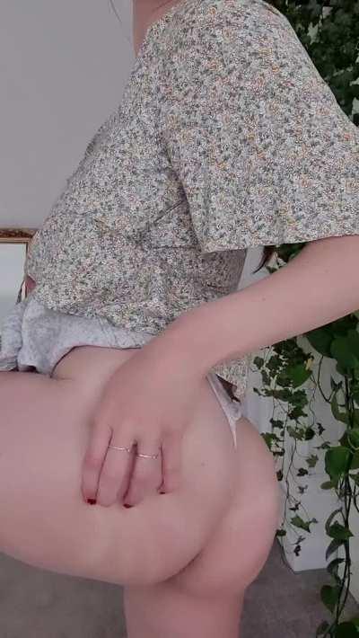 How my booty looks underneath my summer dress 😏