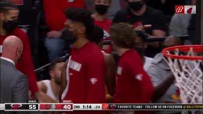 [Highlight] Kyle Lowry is ejected for his 2nd technical after the “disgusting act” of passing the referee the ball