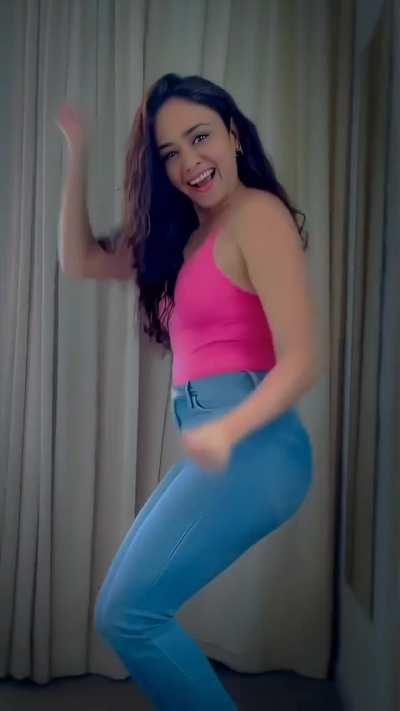 Amruta Khanvilkar sexy edit